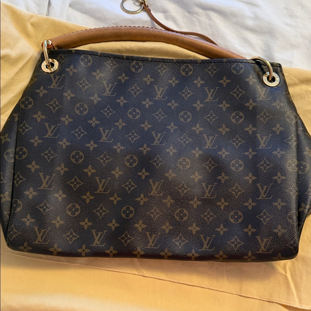 Louis Vuitton Monogram Canvas Detail - Brown with Gold Hardware - Picture 2 of 16